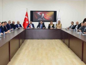 Rektör Özölçer, Fedek Üyeleriyle Değerlendirme Toplantısı Yaptı