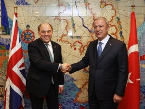 Bakan Akar’dan İ̇ngiltere Savunma Bakanı Wallace’ye Kutlama