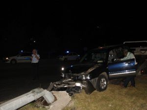 Otomobil Elektrik Direğini Devirdi: 4 Yaralı