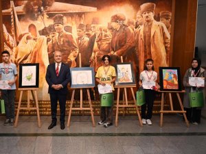 Resim Yarışmasında Dereceye Giren Öğrencilere Ödülleri Verildi