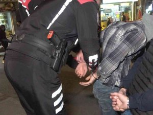 ’Dur’ İhtarına Uymayan Aracı Polis Ekipleri 5 Dakikada Yakaladı