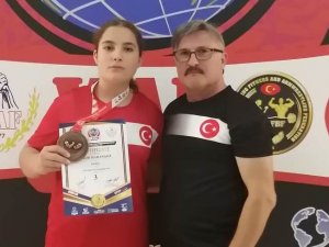 Dünya Üçüncüsü Oldu