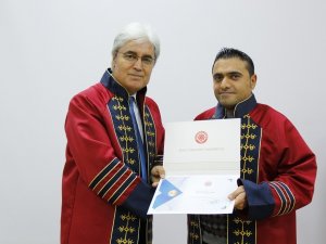 Atamaları Yapılan Akademisyenler Cübbelerini Giydi