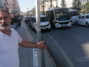 Aracının İçinde Fenalaşan Sürücünün Yardımına Vatandaşlar Koştu