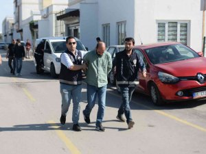 Otomobili Uzun Namlulu Silahla Tarayan Zanlılar Polisten Kaçamadı