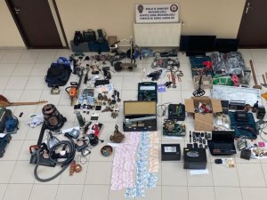 11 Villadan 2 Milyonluk Soygun, Girdikleri Evde Yemek Pişirip Yediler