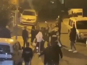 İ̇stanbul’da Korkunç Kavga Kamerada: Kaskla Kafalarına Vurdular