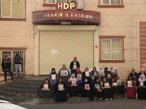 Evlat Hasreti Çeken Aileler, Bin 150 Gündür Çocuklarının Yolunu Gözlüyor