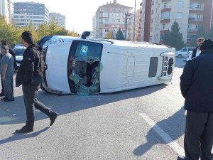 Konya’da Okul Servisi İle Otomobil Çarpıştı: 17 Yaralı