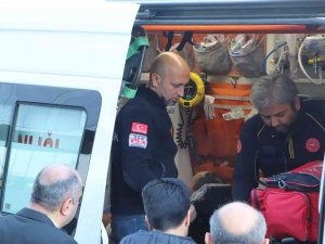 Giysi Kolisi Keserken Bileğini Kesen İşçi Hastanelik Oldu