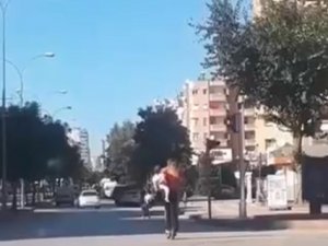 Ölümlere Neden Olan Scooterda Bebeğini Taşıdı
