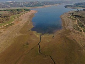 İ̇stanbul Barajları Alarm Veriyor: Ömerli Barajında Su Metrelerce Çekildi