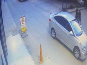 Boşanma Aşamasındaki Karısını Sokakta Vuran Adama 14 Yıl Hapis: Olay Anı Görüntüleri Ortaya Çıktı