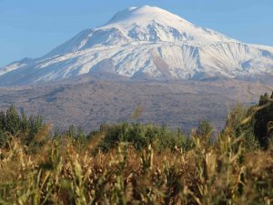 Bulutlar Çekildi, Ağrı Dağı’nın İhtişamı Ortaya Çıktı
