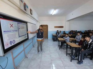 ’Siberay’ Projesiyle Öğrenciler Bilgilendiriliyor