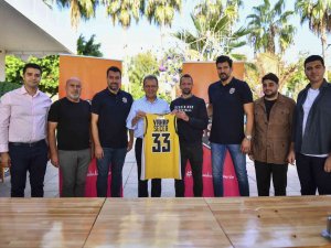 Seçer, Erkek Basketbol Takımıyla Bir Araya Geldi