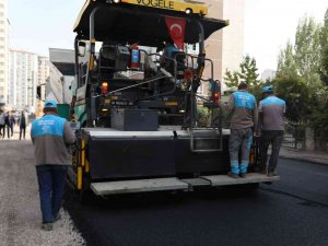 Yıldırım Beyazıt Mahallesi’nde 3 Caddenin Asfaltı Bitmek Üzere