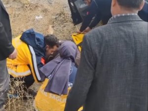 Otomobil Bariyerlere Çarptı: 1 Yaralı
