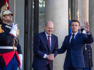 Scholz Ve Macron Paris’te Bir Araya Geldi