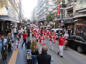 Samsun’da ’Pembeni Al Gel’ Farkındalık Yürüyüşü