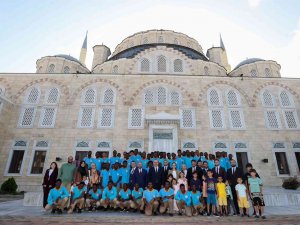 Bakan Çavuşoğlu, Gana Milli Camisi Ve Külliyesi’ni Ziyaret Etti