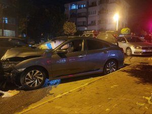 Karabük’te İki Otomobil Çarpıştı: 2 Yaralı