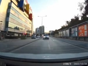 Trafikte Bu Sürücülerin Yaptıkları Görenler Şaştı Kaldı