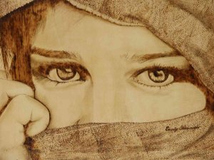 Erzurum’un Tek Ahşap Yakma Ve Naht Sanatı Ustası Birbirinden Güzel Eserler Ortaya Çıkartıyor