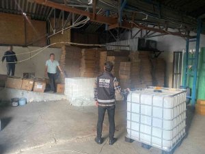 İ̇stanbul’da Kaçak Alkol İmalathanesine Baskın: Bin 850 Litre Etil Alkol Ele Geçirildi