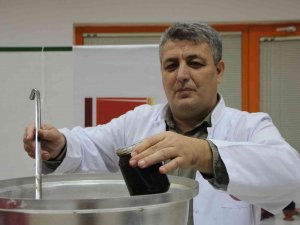 Osmanlı Sarayının Nar İhtiyacının Yarısını Karşılayan Bilecik’te Nar Pekmezi Yapılıyor