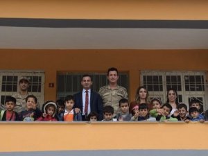 Kozluk’ta Eğitimciler Ve Askeri Personel Köy Okullarını Renklendiriyor