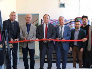 Kilimle Örülen Hayatlar