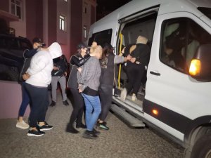 İ̇zmir’de Teröristin Saklanmasına Yardımcı Olan 4 Şüpheliye Tutuklama