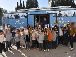 Gezici Kütüphane Öğrenciler İle Buluşuyor