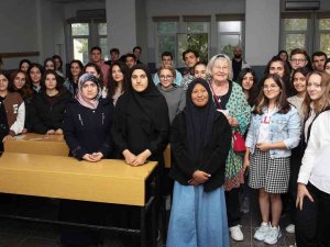 Yazar Kristin Dahl Nilüfer’de Öğretmen Adaylarıyla Bir Araya Geldi