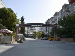 Kuşadası Belediyesi, Yolları Yenilemeye Devam Ediyor