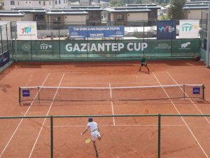 Uluslararası Gaziantep Cup Tenis Turnuvasında Heyecan Sürüyor
