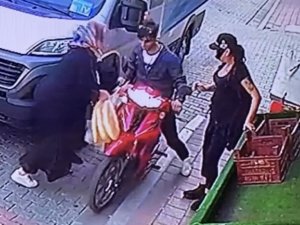 Fatih’te Cep Telefonu Hırsızı, Motosikletini Kadının Üzerine Sürerek Kaçtı