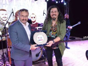 Necati Ve Saykolar Müzik Grubu Emetli Gençleri Coşturdu