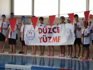 Cumhuriyeti Yüzerek Kutladılar