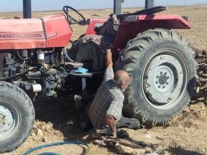 Traktörün Altında Kalan Sürücüyü İtfaiye Kurtardı