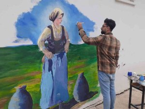 Resim Öğretmenleri Kurumların Duvarlarına Çiziyor