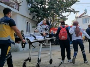 Ev Yangınında 2 Kişi Dumandan Etkilendi