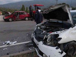 Tokat’ta İki Otomobil Çarpıştı: 1 Ölü, 2 Yaralı