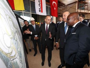 Dışişleri Bakanı Çavuşoğlu, Benin’de Türk Şirketinin İnşa Ettiği Otelin Şantiyesini Ziyaret Etti