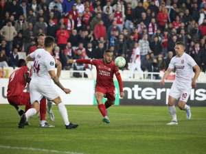 Uefa Avrupa Konferans Ligi: Sivasspor: 0 - Cfr Cluj: 0 (Maç Devam Ediyor)