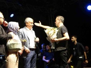 Kozan’da Cumhuriyet Coşkusu Haluk Levent Konseri İle Taçlandı