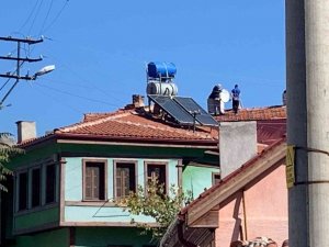 Güvenlik Önlemi Almadan Anten Tamiri Yapan Şahıslar Böyle Görüntülendi