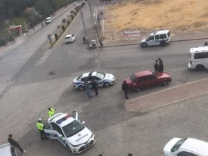 Motosiklet İle Otomobil Çarpıştı: 1 Yaralı