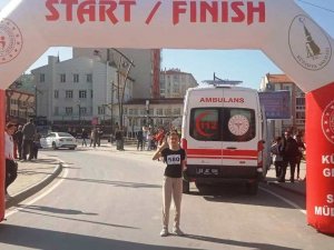 Sevgi Taşdemir Cumhuriyet Koşusunda İl Üçüncüsü Oldu